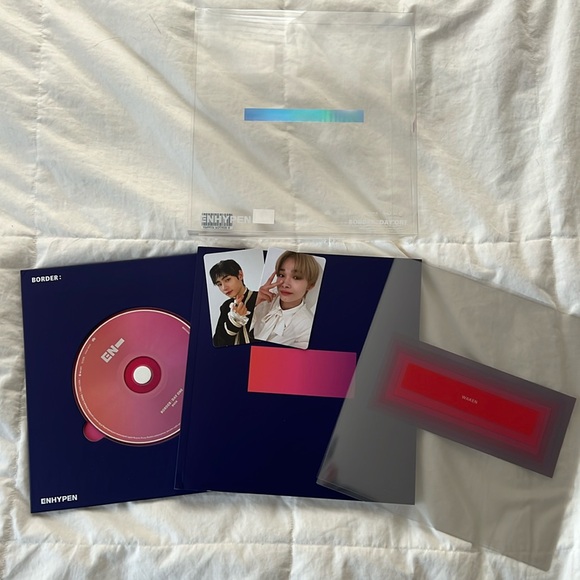 Enhypen Album Border:Day One Dusk Version with 2 photocards, CD, and photo album - Picture 2 of 3